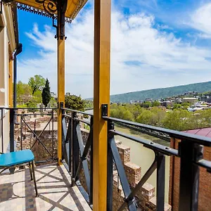 https://metekhis-galavani-hostel.alltbilisihotels.com